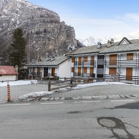 Il Triangolo Sul Bianco Degli Sportivi! Κουρμαγιέρ