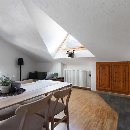 Il Triangolo Sul Bianco Degli Sportivi! Courmayeur